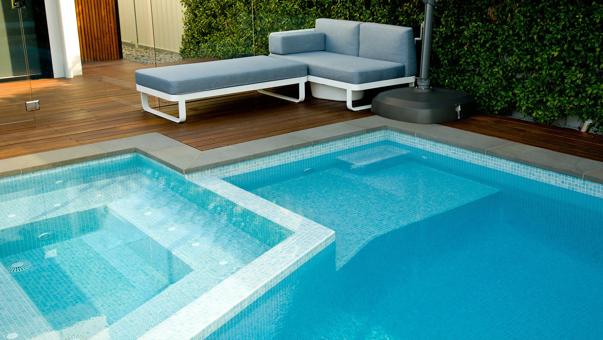 Pool, spa and outdoor entertaining area at Burraneer